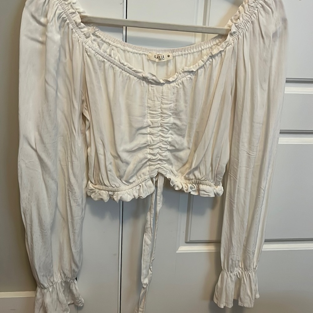 White cropped balloon sleeve blouse with Cinched middle